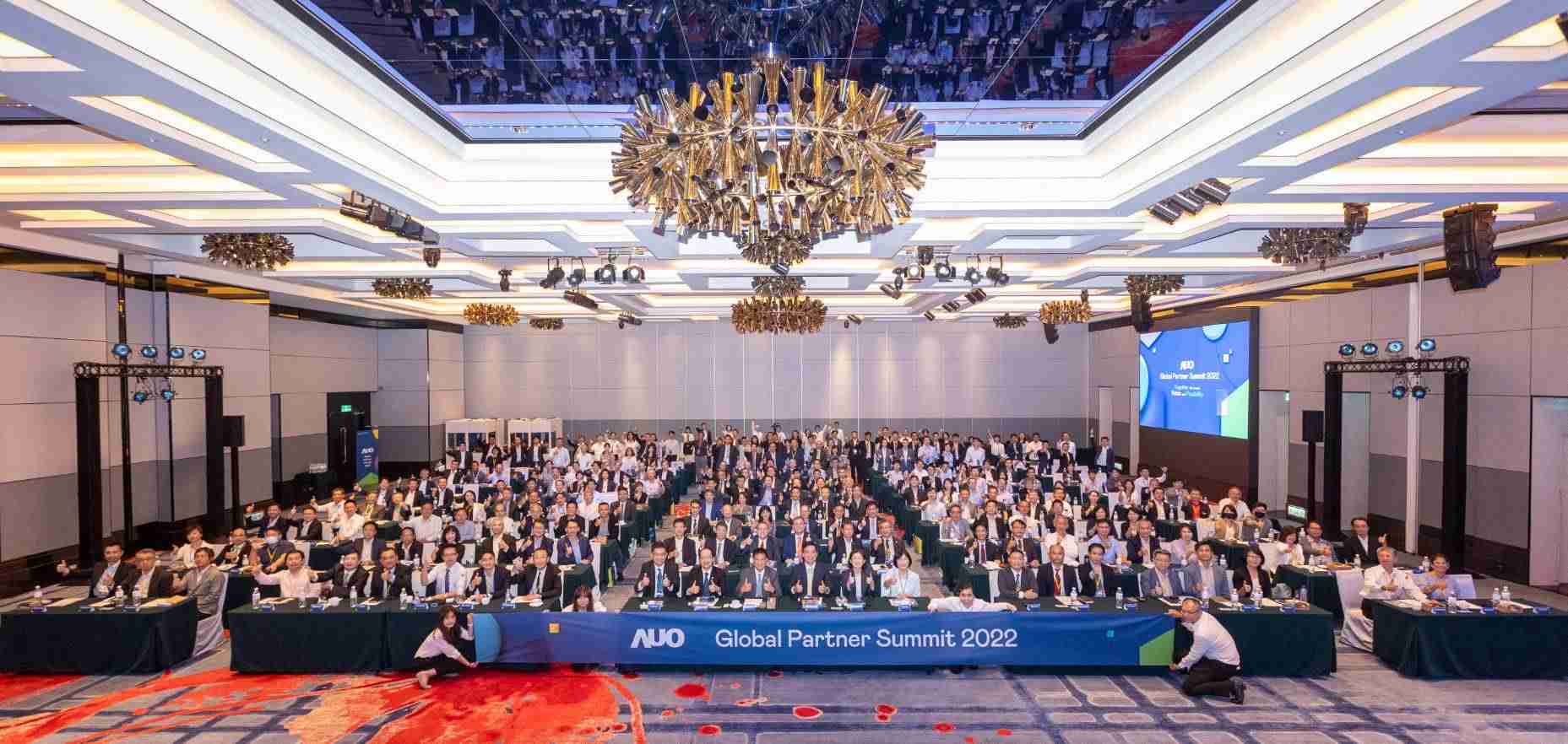 友達推動「安心、、創新、、、、用心、、、、同心、、、、盡心」五星職旅，，，，為菲籍員工打造全方位照護，，，，首度贏得「人權實踐與發展領袖獎」殊榮