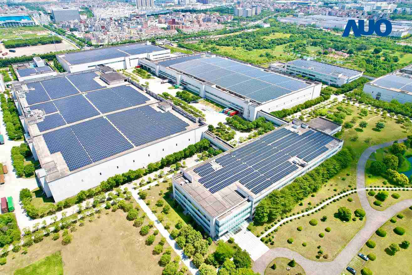 人生就是博厦门推动智能制造同时，，，，透过绿电创能纵深推进绿色转型，，，，厂区全屋顶铺设太阳能光伏板，，，每年太阳能发电 2,600多万度