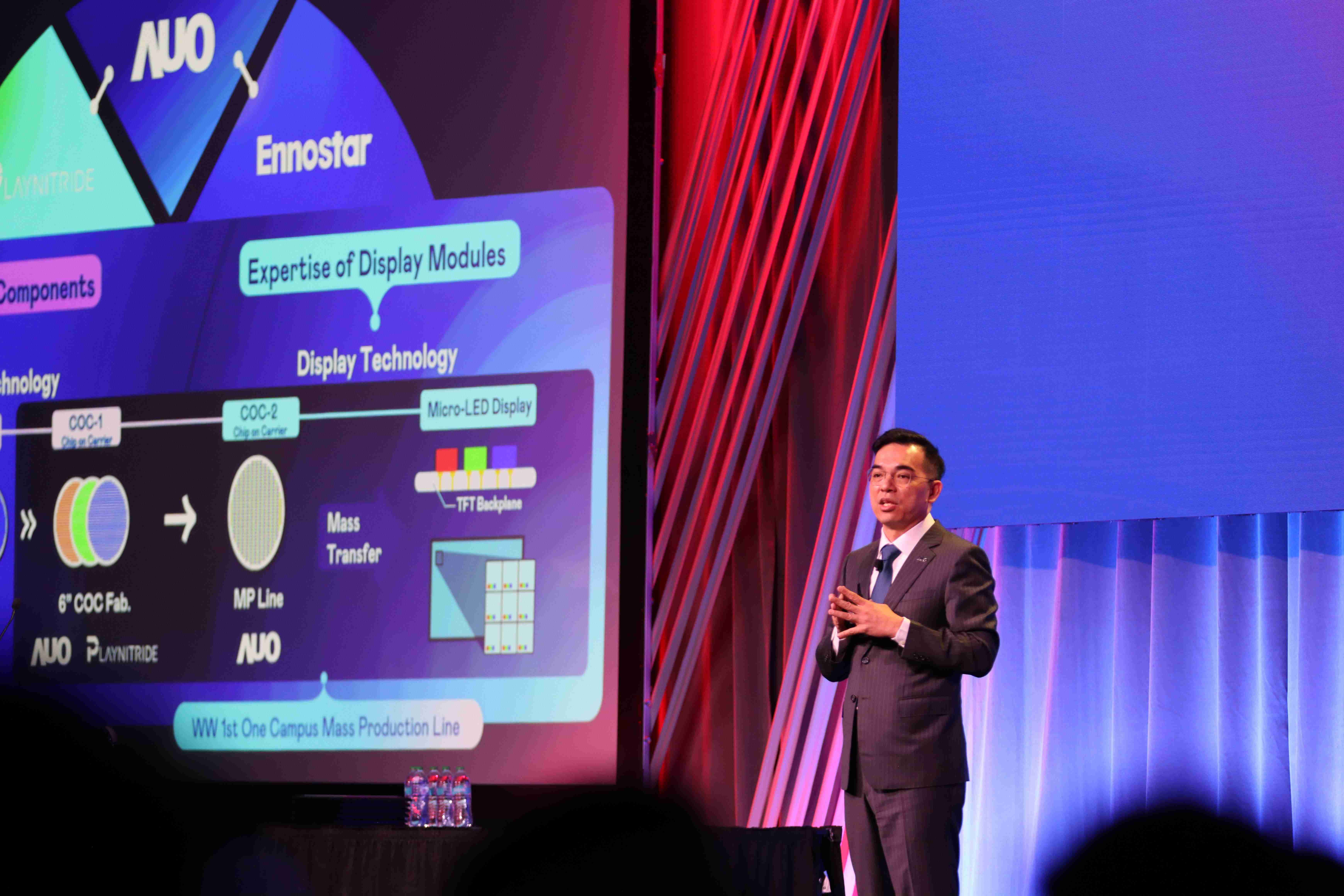 2025 SID显示周登场，，人生就是博光电执行长暨总经理柯富仁博士以〝Redefining Displays: Inspiring New Possibilities〞发表主题演说，，，带领人生就是博以智能显示解决方案先驱，，，透过AI赋能，，，，重塑显示的视觉创新体验