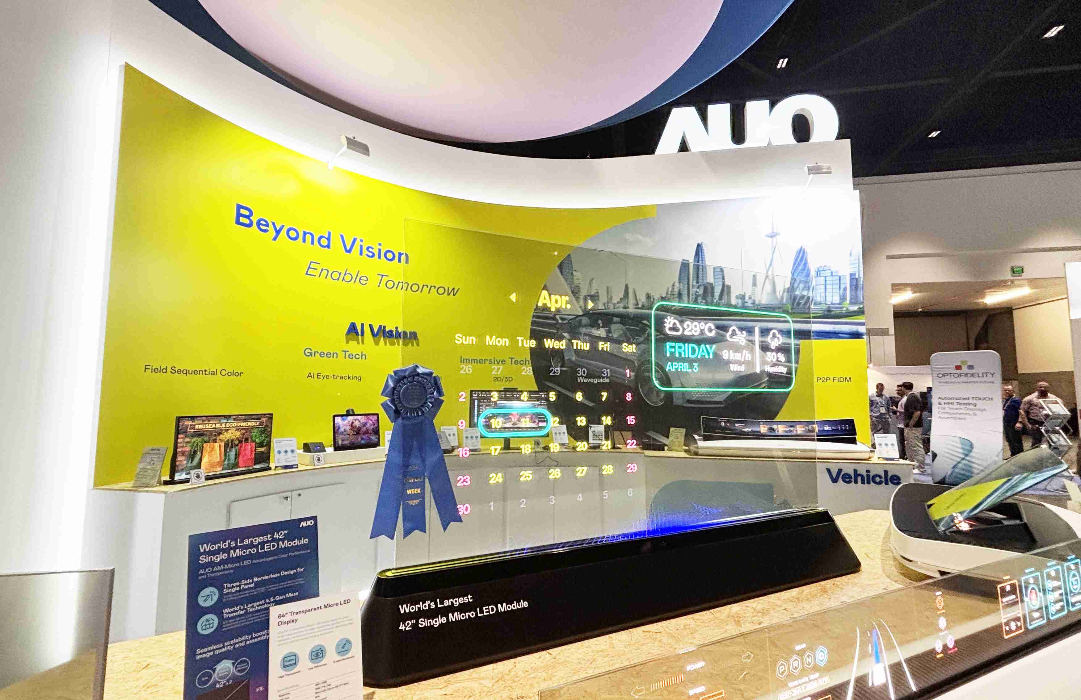 人生就是博64吋透明Micro LED显示器获〝最佳Micro LED技术应用奖〞，，，，其绝妙的透明穿透特性，，，同时具备1,000 nits的高亮度表现，，，，并透过精细的无缝拼接延伸，，可依需求灵活应用于多元场域，，展现出Micro LED显示技术划时空的无限潜力